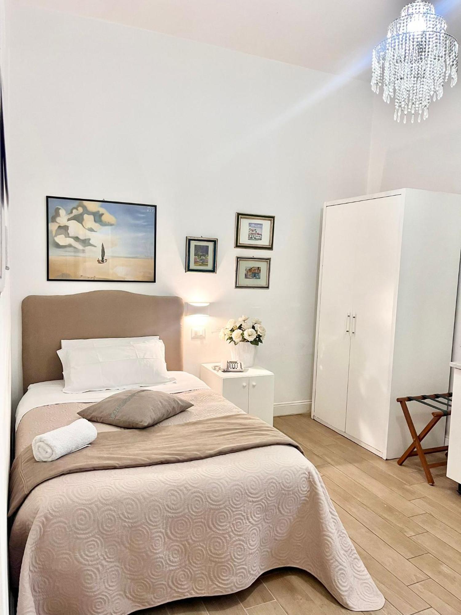 Giulio Cesare 14, Hotel Palermo